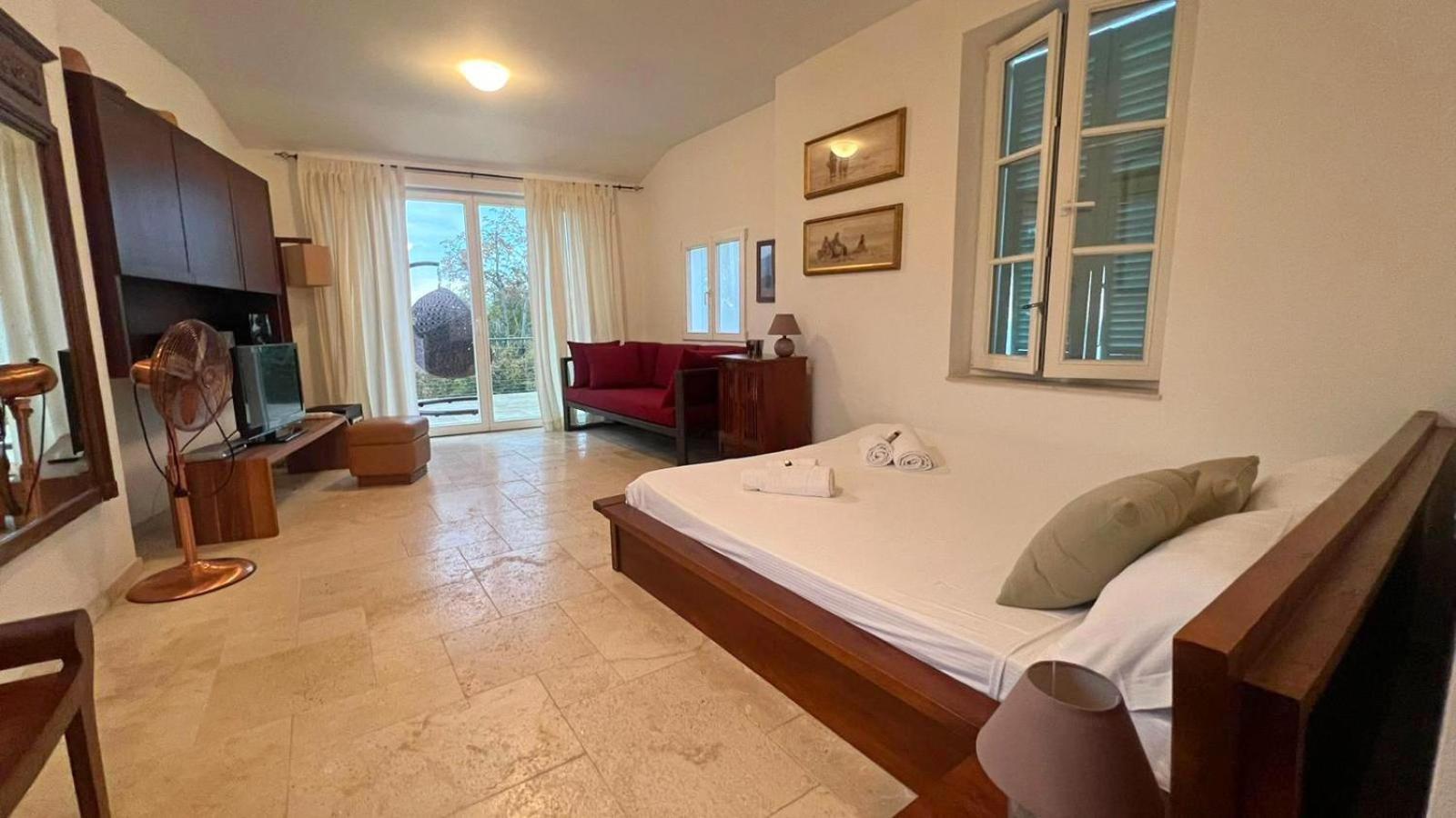 Royal Domain, Bnbrickeys Apartment *